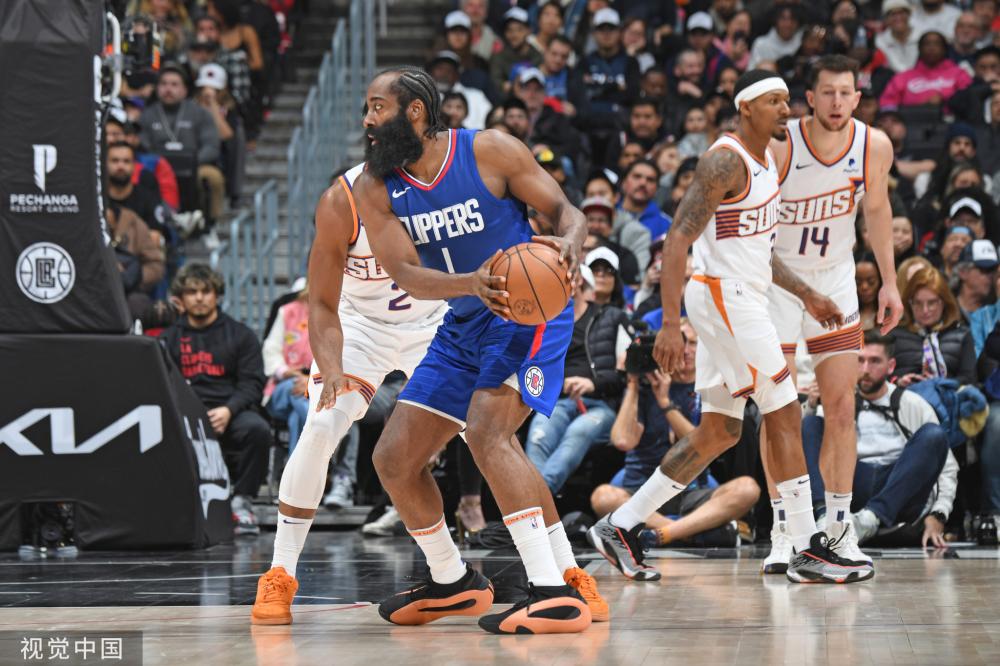 己的足球传 己的足球传